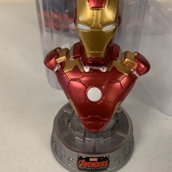 Avengers: Age of Ultron Light Up Paperweight Bust Iron Man - Picture 7 of 10